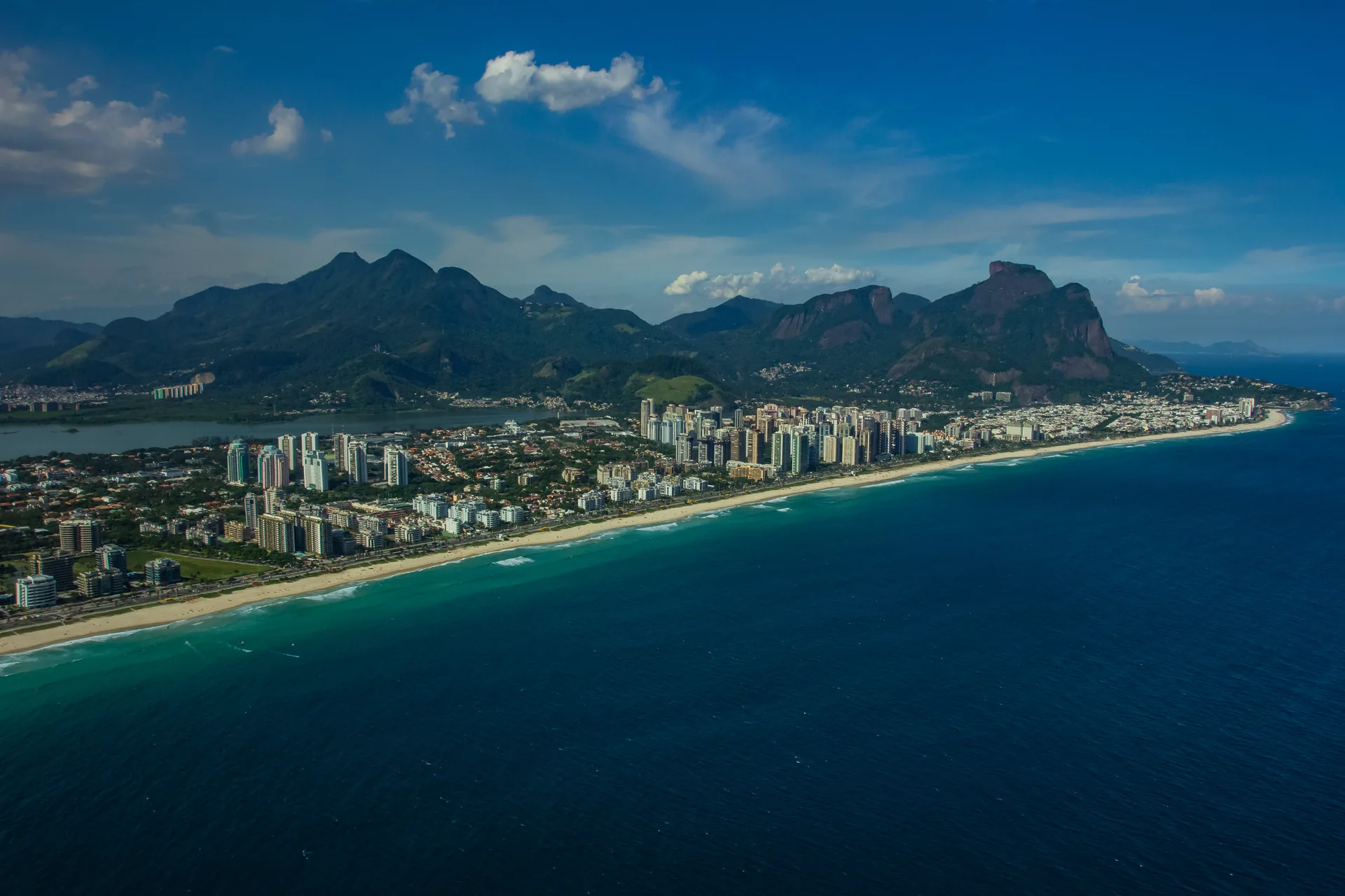 Praia da Barra da Tijuca no Posto 5, ao lado da ABM, onde fica o Kronos by Tegra