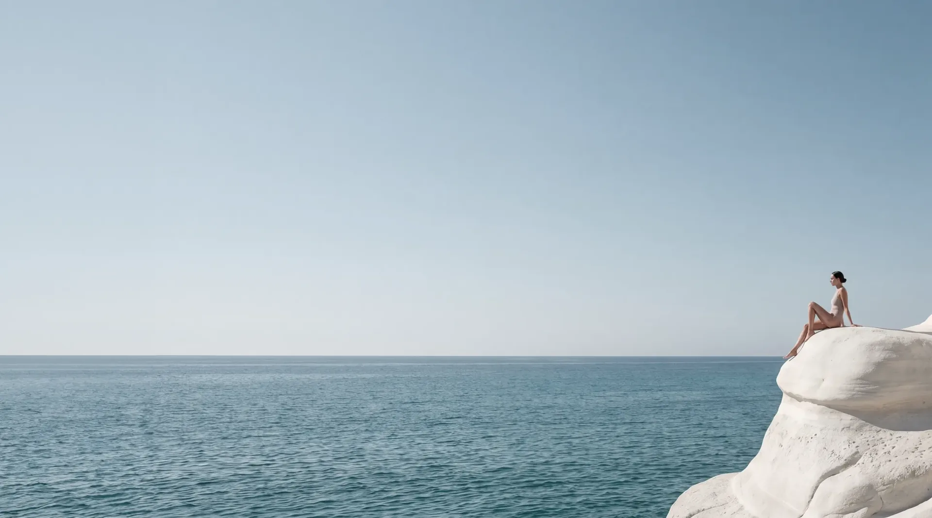 Contemplação do mar em um dia claro, referência ao estilo de vida das Blue Zones